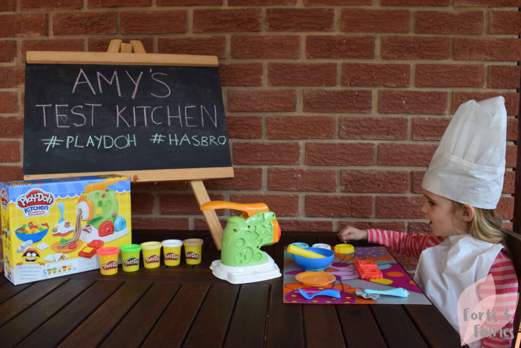 Play-Doh Kitchen Creations, Noodle Makin' Mania - Forts and Fairies